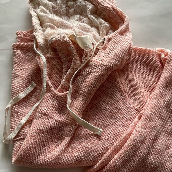 Tops - Peach pullover sweater with lace hood